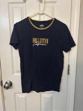 Hollister Navy T-Shirt with Yellow Logo and Neck Trim